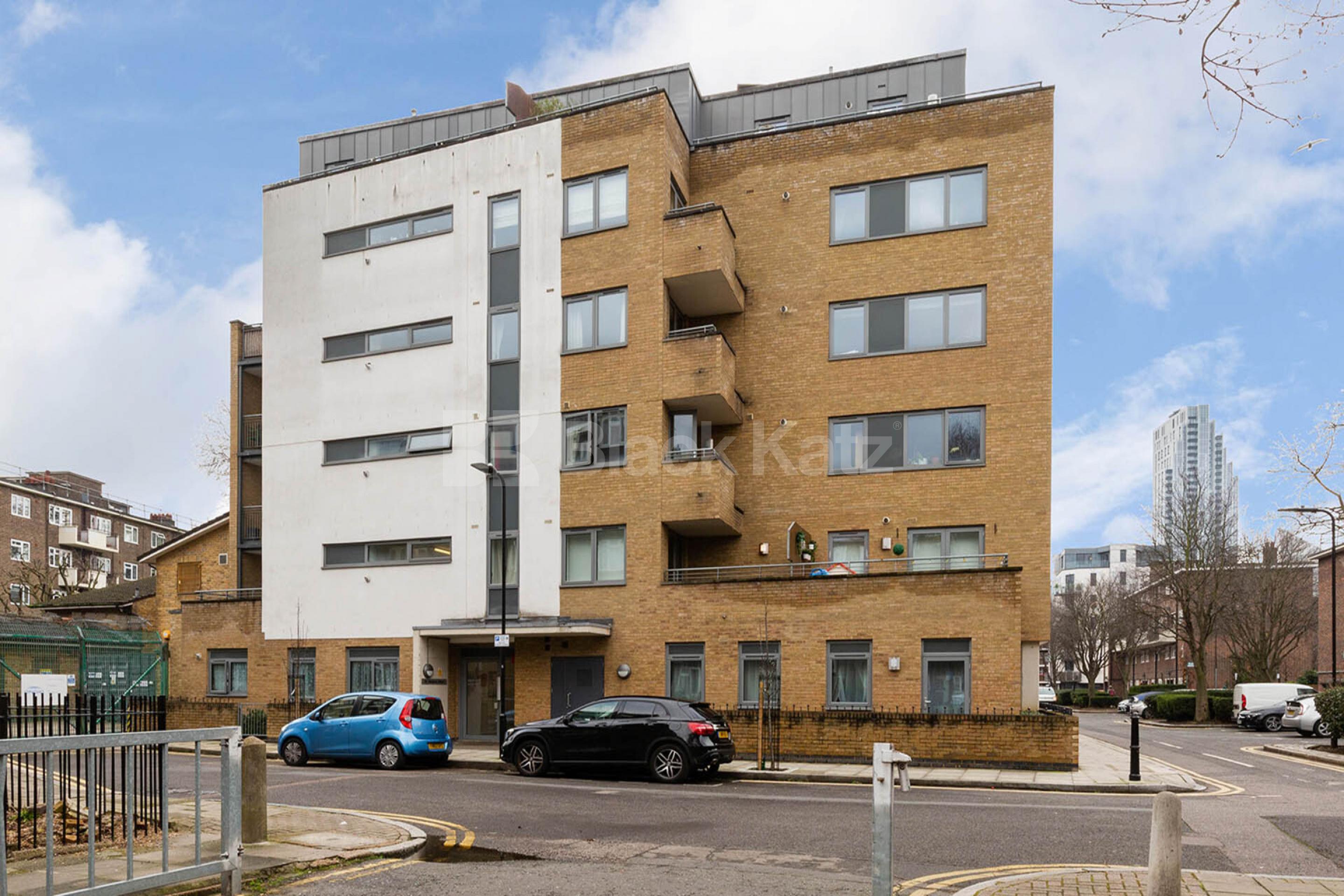 Generous sized studio located within walking distance Old street Station Wenlock Street, Old Street n1